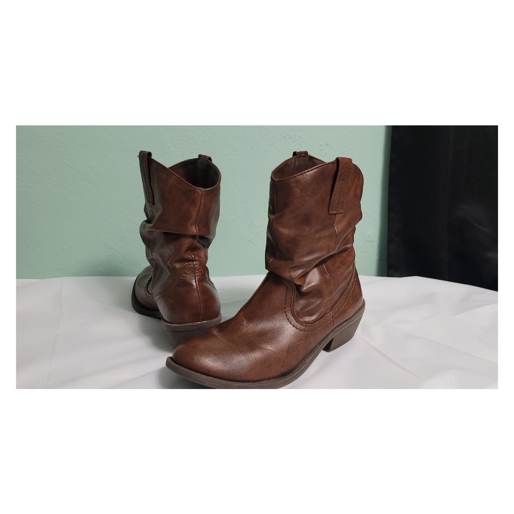 American Eagle Short Boots
